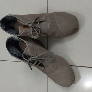 Toms wedge booties - sz W7